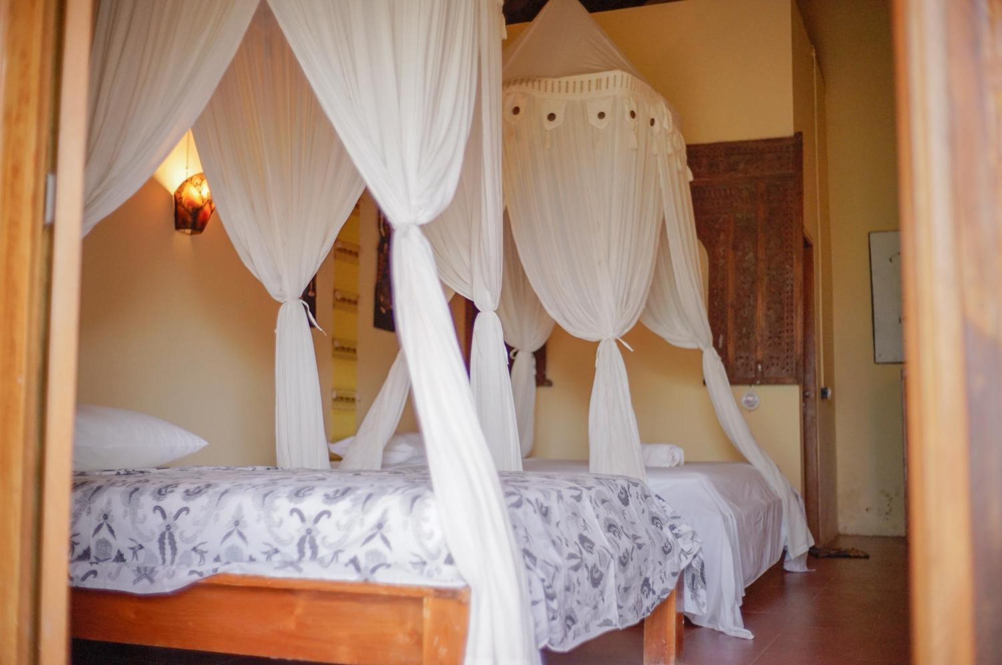 Yut'S Inn Flower Paradise Gili Gede מראה חיצוני תמונה
